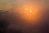 Il primo sorgere del sole tra le nuvole in ALBEN CIMA CROCE, il 15 luglio 2011...spettacolo! - FOTOGALLERY