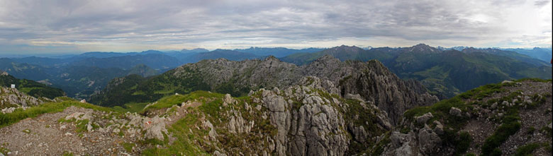 Panoramica da Cima Alben verso le Orobie e la pianura