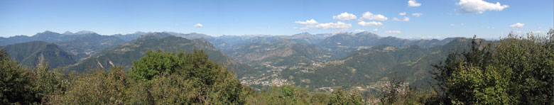 Panoramica dal Canto Alto verso la Valle Brembana e le Orobie
