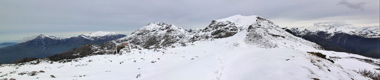 Panoramica verso il Rif. Cazzaniga, le Grigne, lo Zuccone Campelli e Cima di Piazzo 