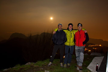 Al tramonto e in notturna di luna piena sul Pizzo Cerro e il Castel Regina il 28 aprile 2010 - FOTOGALLERY