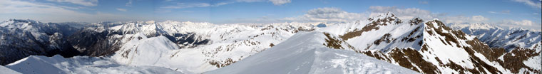 Panoramica invernale dalla vetta del Monte Chierico sulle Orobie circostanti
