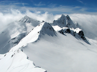 Salita su neve fresca in Cima Val di Loga (3003 m.) al confine tra Italia e Svizzera il 25 aprile 09 - FOTOGALLERY