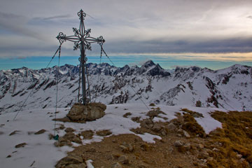 Salita da Foppolo al Corno Stella con la neve d'ottobre in quota ed i colori autunnali in basso il 31 ottobre 2010 - FOTOGALLERY