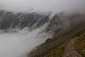 Sul Pizzo del Diavolo della Malgina (2926 m.) il cielo è blu sopra le nuvole il 9 ottobre 2010 - FOTOGALLERY