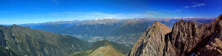 Panoramica verso la Valtellina dal Pizzo Druet