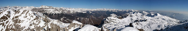 Panoramica dallo Zuccone Campelli verso le Orobie - foto Marco Caccia 9 febbraio 08