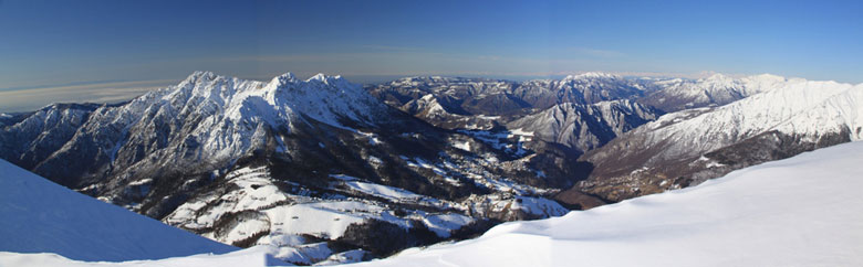 Panoramica dal Grem sulla conca di Oltre il Colle 