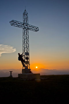 Spettacolare alba al Monte Linzone sabato 17 luglio 2010 - FOTOGALLERY