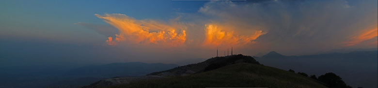 Spettacolare alba sul Monte Linzone