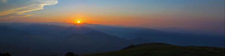 Spettacolare alba sul Monte Linzone