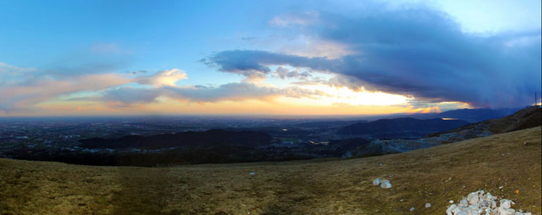 Panoramica dal Linzone al tramonto dopo il temporalone