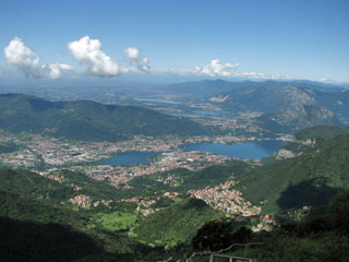 Dalla Roncola salita al Linzone e al Monte Tesoro con rientro veloce per minaccia di pioggia sabato 20 giugno 2009 - FOTOGALLERY