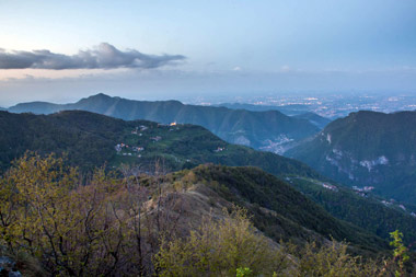L'ultima alba di aprile dal PIZZO CERRO il 31 aprile 201 - FOTOGALLERY