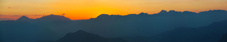 Panoramica al tramonto dal Monte Suchello verso le Orobie
