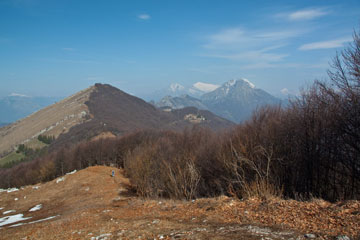 Tranquilla salita primaverile al Monte Linzone e al Monte Tesoro il 10 aprile 2010 - FOTOGALLERY