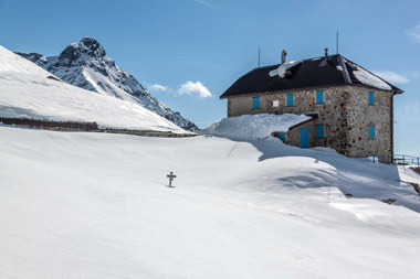 25 aprile 2012 in VALBIANDINO con puntata al Rif.Grassi e salita allo Zuc di Valbona - FOTOGALLERY