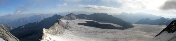Panoramica dall'Adamello verso l'omonimo ghiacciaio