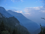 Alba verso il Menna nella valle di Roncobello - foto Marco Caccia