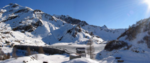 Dal Rif. Laghi Gemelli  vista sulla diga, il lago, il Farno - foto Marco Caccia