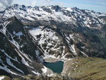Dal Pizzo di Cigola il lago del Diavolo e, oltre, i monti della conca del Calvi - foto Marco Caccia  12 maggio 2007