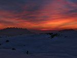 Ultimo splendido tramonto del 2006 al Rifugio Gherardi verso il Resegone e la pianura - foto Marco Caccia