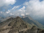 Dal m.te Gleno verso i monti che circondano la conca del Barbellino naturale - foto Marco Caccia 29 uglio 07