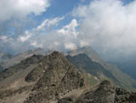 Dal m.te Gleno verso i monti che circondano la conca del Barbellino naturale - foto Marco Caccia 29 uglio 07