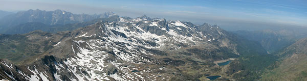 Panoramica dal Grabiasca verso la conca del Calvi e le Alpi Orobie circostanti - foto  Marco Caccia 20 aprile 2007