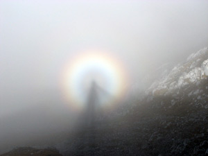 Monte Secco: fenomeno molto raro chiamato Cerchio di Brocken o "Gloria" - foto Marco Caccia 7 ott 07