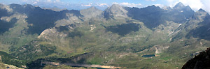 Panoramica dal Cabianca verso la Conca del Calvi e le Orobie circostanti - foto Marco Caccia