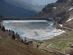 Ultimo ghiaccio al lago di Valmora - foto Marco Caccia  14 aprile 2007