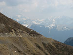 La strada verso Passo San Marco con vista verso Arera e Menna - foto Marco Caccia 14 aprile 2007