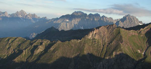 Dal Pizzo Tornello vista verso Diavolo, Redorta e Coca - foto Marco Caccia 17 giugno 07