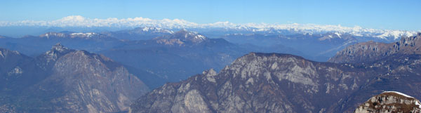 Dal Resegone vista verso il Monte Rosa - foto Marco Caccia