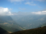 Valle Seriana con Diavolo  e Poris che sbucano dalle nubi - foto Marco Caccia 5 agosto 07