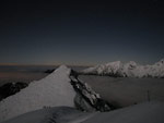 Il Pizzo del Vescovo in primo piano, oltre...lla valle e la pianura nella nebbia alta - foto Marco Caccia 27 nov. 07 