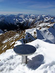 Piastra d'orientamento in vetta al Corno Stella - foto Marco Mandola