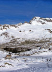 Il Rifugio Calvi  con l'Aga sullo sfondo - foto Marco Mandola 1 dic. 07