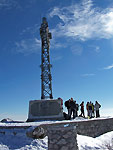 Escursionisti alla croce sulla punta Cermenati del Resegone - foto Marco Mandola
