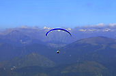 Dal parapendio vista fin verso l'Adamello - foto Marco Presti