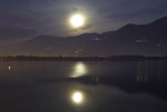 Romantici riflessi di luna sul Lago d'Iseo a Lovere - foto Marco Presti