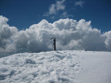 Impegnativa splendida salita dal Rifugio Longo al Pizzo del Diavolo ancora abbondantemente innevato il 23 maggio 2010- FOTOGALLERY