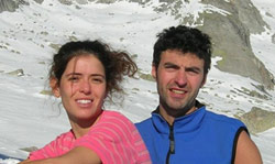 Claudia e Mauro  dalla vetta Pesciola con autoscatto verso il gruppo Zuccone dei Campelli