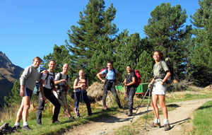 Gli amici del gruppo CAI di Villa d'Almè si avviano verso il Confinale - foto Mauro Gritti 9 sett 07