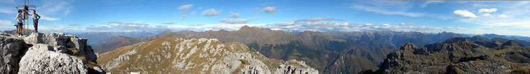 Dalla vetta dello Zuccone Campelli panoramica verso le Orobie - foto Mauro Gritti