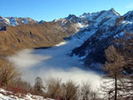 La Val Biandino inondata dalla nubi basse con in alto il Pizzo Tre Signori - foto Mauro Gritti