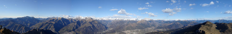 Panoramica dal Pizzo Formico sulla Val Seriana e le sue montagne - foto Michele Capelli