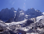 Passando sotto Gengalo e Badile sulle morene dei ghiacciai - foto  Paolo Bigioggero