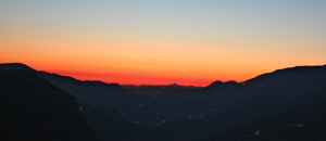 Rosso tramonto natalizio da Costa Serina (BG) verso la pianura fino al Monviso - foto Paolo Cortinovis